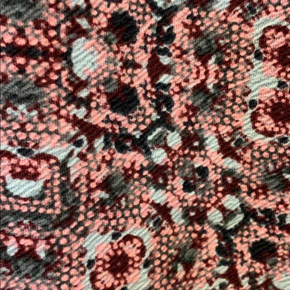 Lula Roe Skirt🍒 - Picture 2 of 3